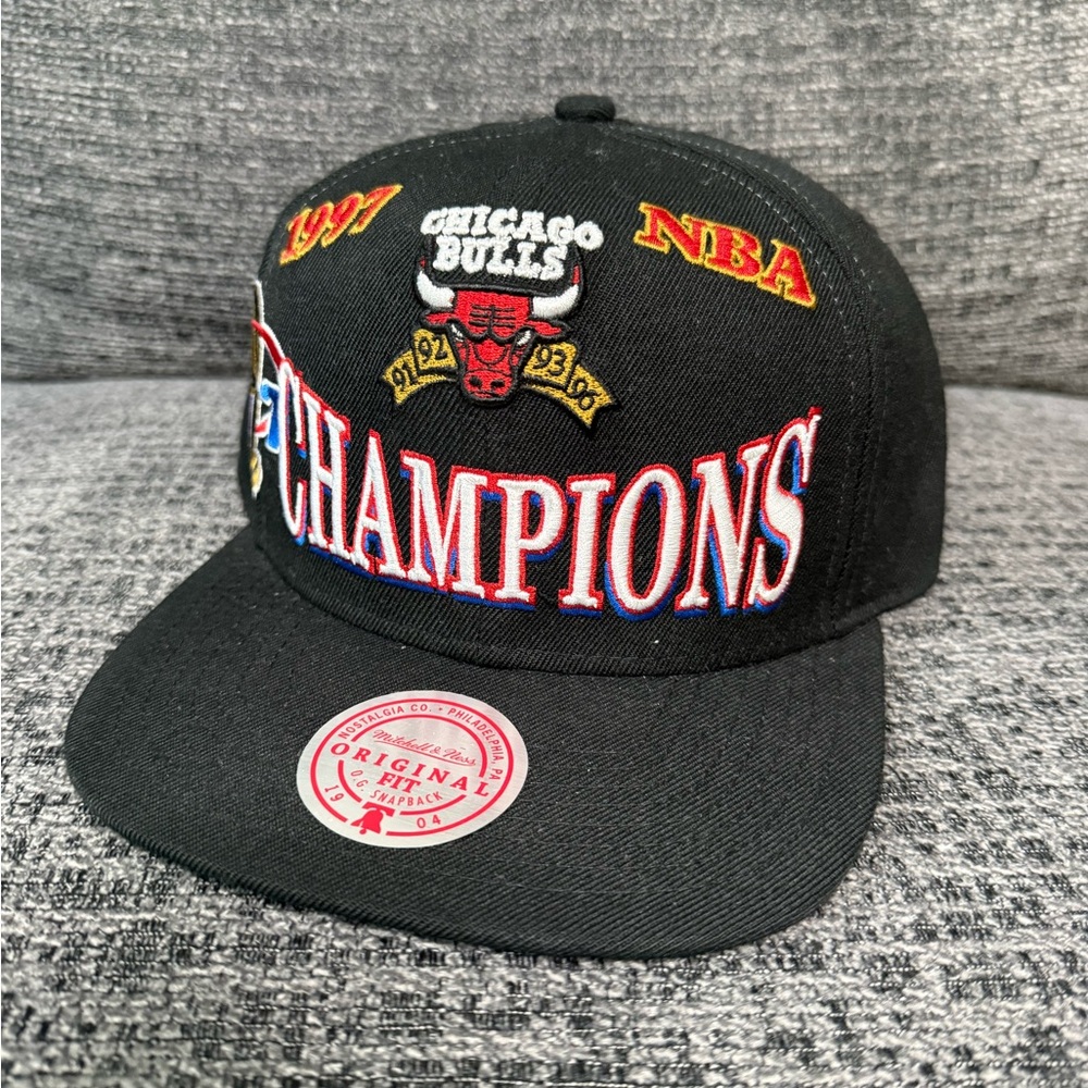 Mitchell & Ness Black Chicago Bulls 'Champions' Snapback